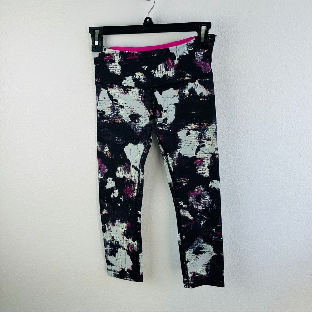 Lululemon Black Light Blue Pink‎ Abstract Crop Leggings Size 4